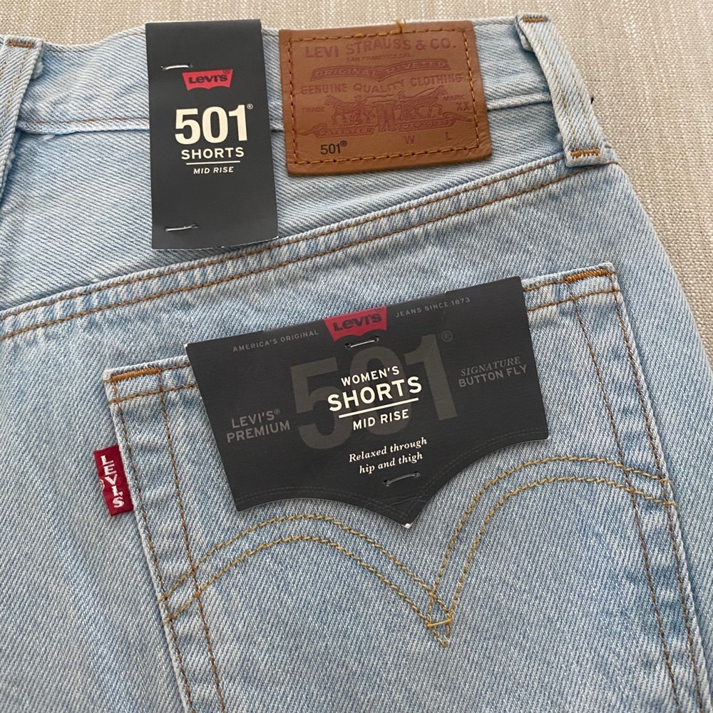 Levi’s 501 Shorts— Size 27